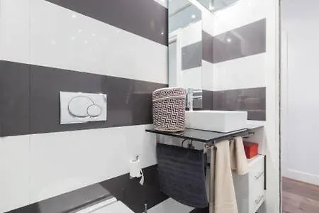 Kwatera prywatna Cosy Red La Concha Beach In A Shared *