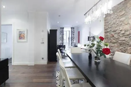 Cosy Red La Concha Beach In A Shared *