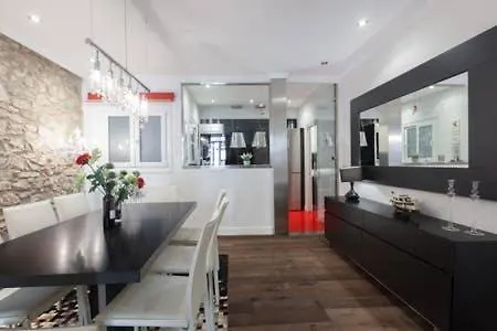 Homestay Cosy Red La Concha Beach In A Shared